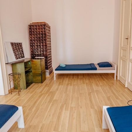 T&T Hostel & Apartments Красков Екстериор снимка