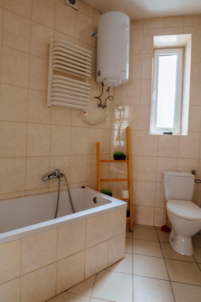 T&T Hostel & Apartments Красков Екстериор снимка