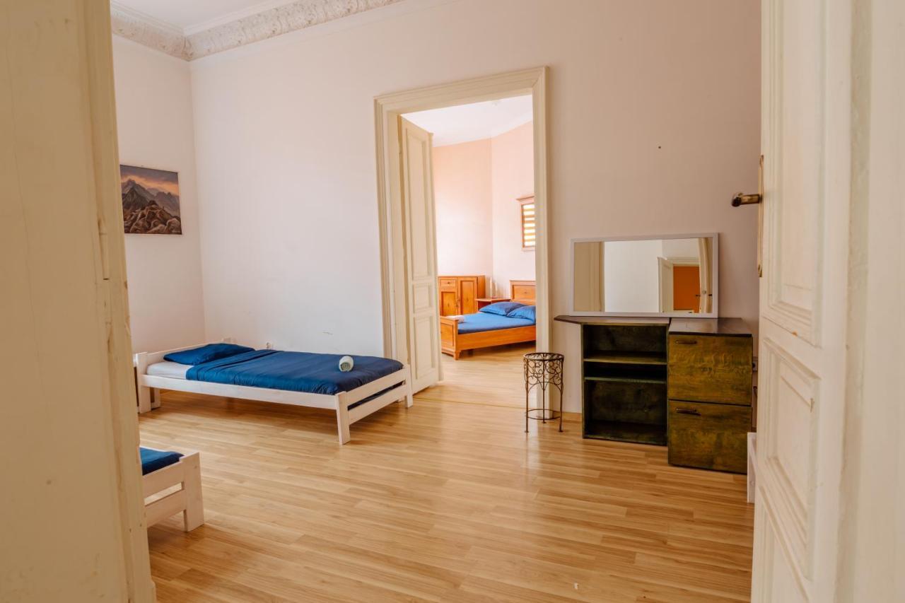 T&T Hostel & Apartments Красков Екстериор снимка