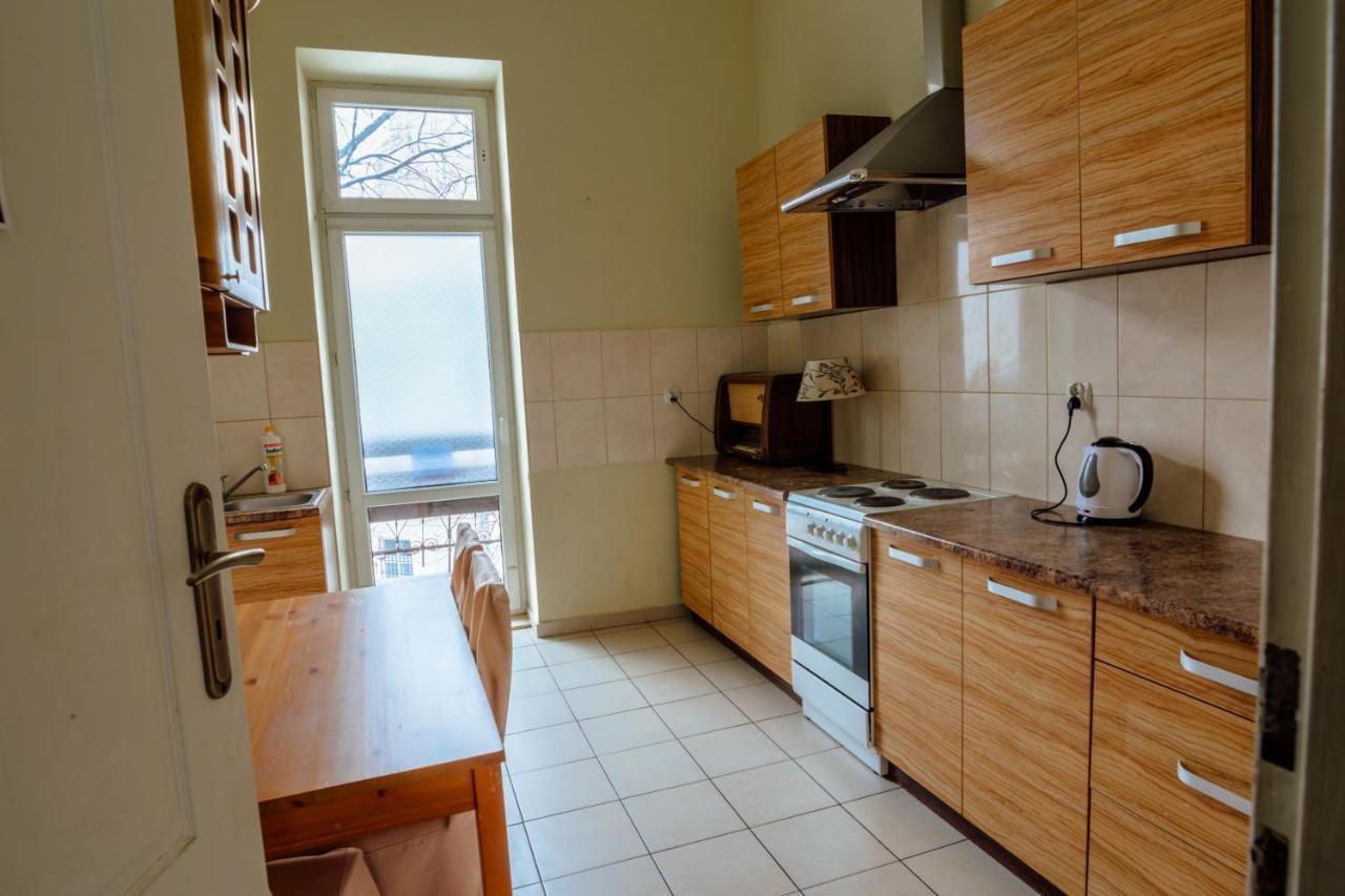 T&T Hostel & Apartments Красков Екстериор снимка