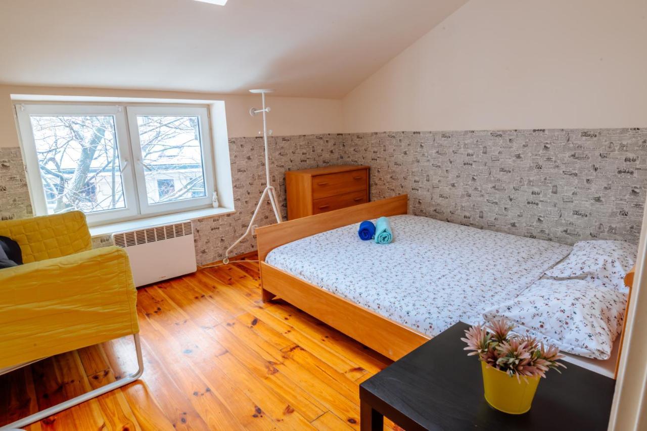 T&T Hostel & Apartments Красков Екстериор снимка