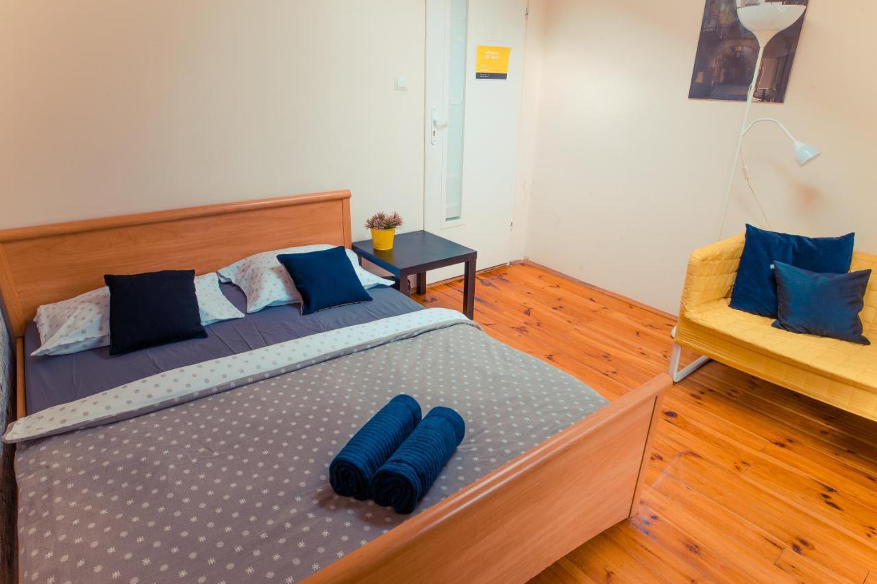 T&T Hostel & Apartments Красков Екстериор снимка